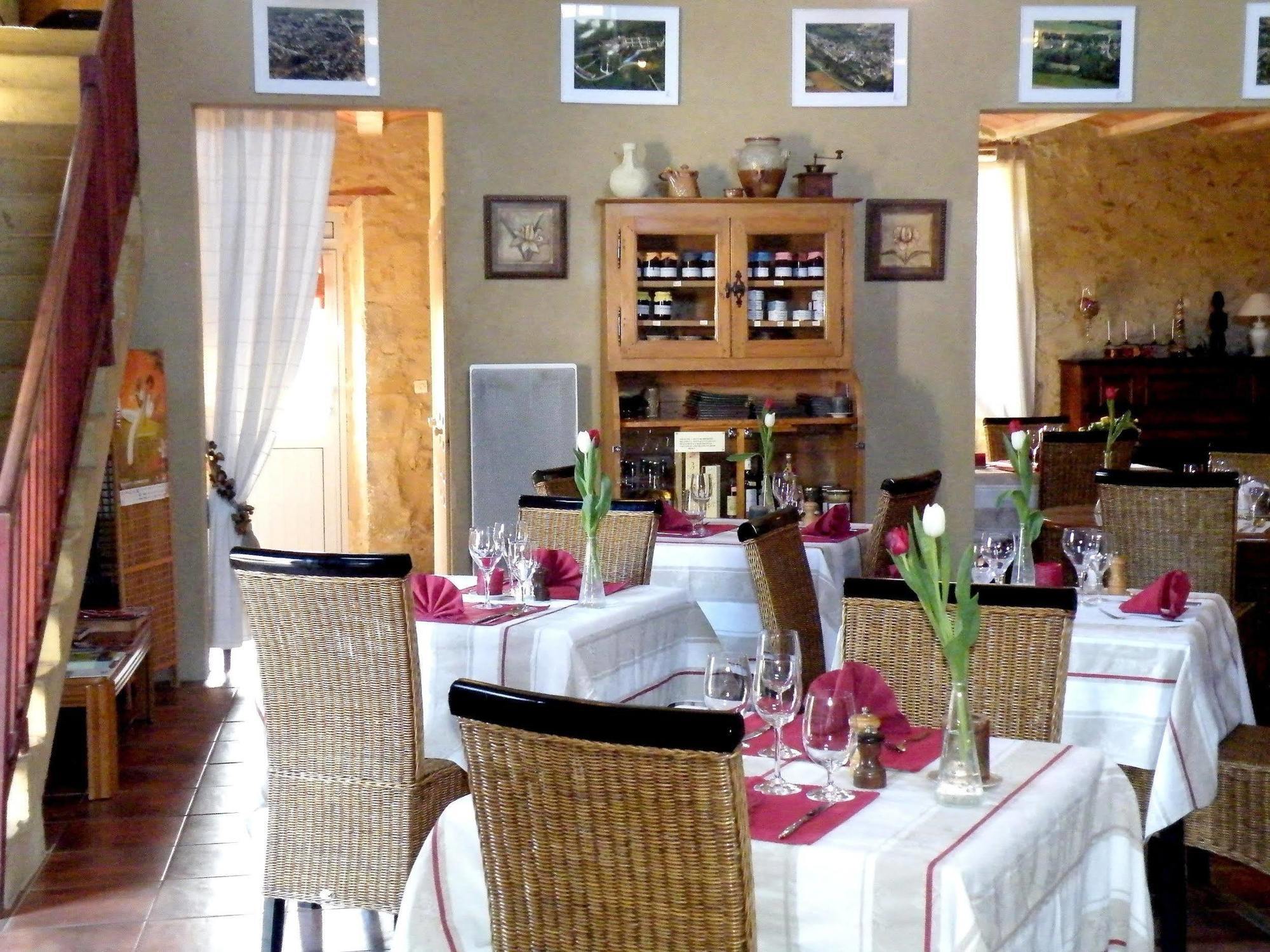 Logis Le Relais Du Bastidou Hotel Beaumarches Buitenkant foto