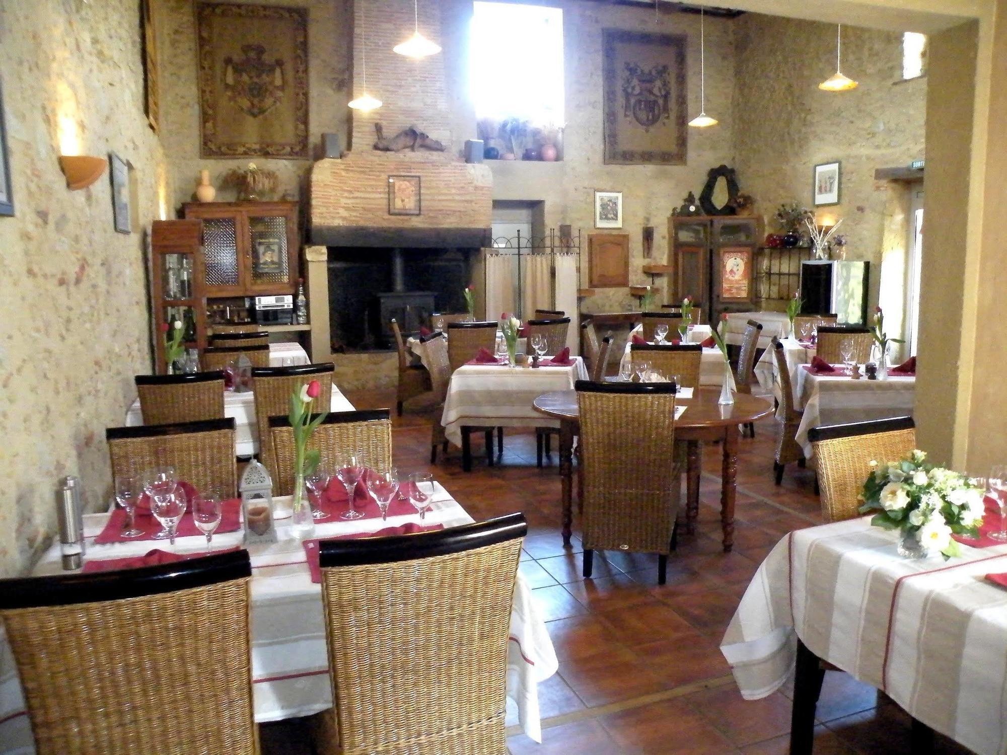 Logis Le Relais Du Bastidou Hotel Beaumarches Buitenkant foto